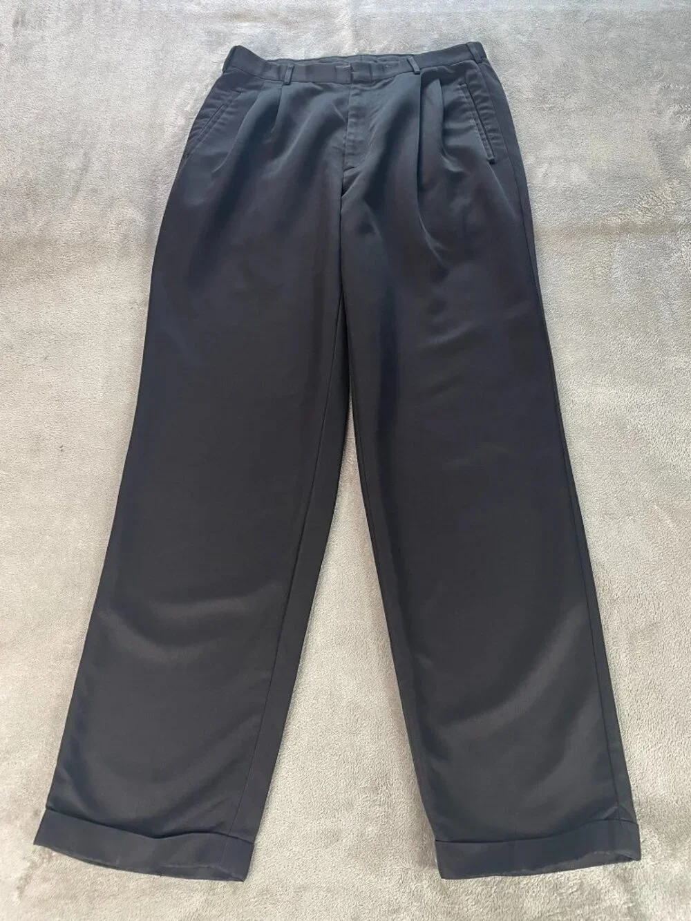 Roundtree & Yorke Men's 33/34 Black Pleated Cuffed Dress Pants Easy Care